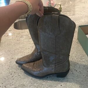 Brown cowgirl boots